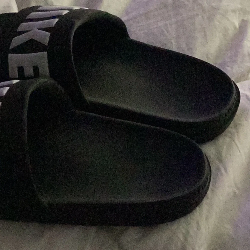 Nike women’s sz 10 sandals. Really nice cushion and support